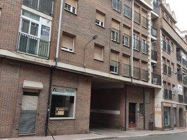 Individual con ascensor en venta en Calle Ronda de Gracia 8