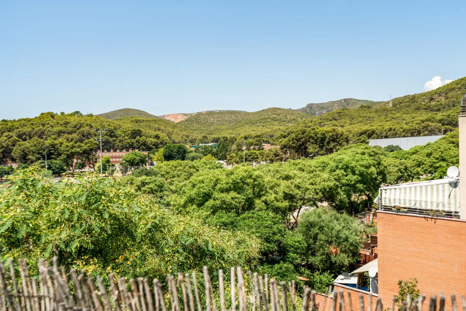 Außenansicht von Wohnung zum Verkauf in Castelldefels mit Klimaanlage, Heizung und Terrasse