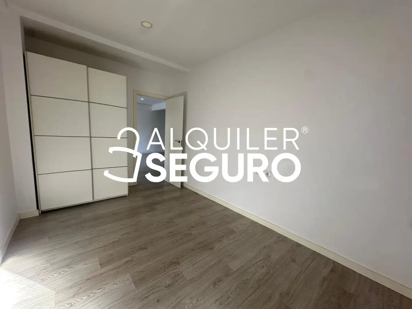 Habitación de Piso de alquiler en Valencia con Aire acondicionado y Amueblado