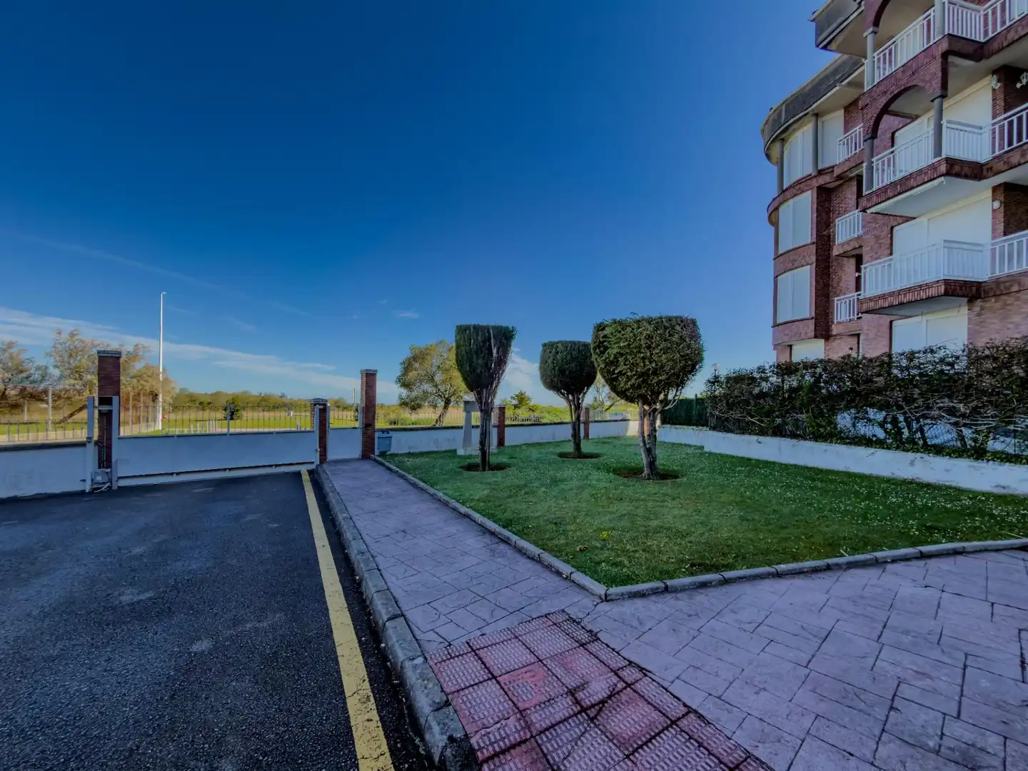 Vista exterior de Planta baixa en venda en Noja amb Calefacció, Jardí privat i Terrassa