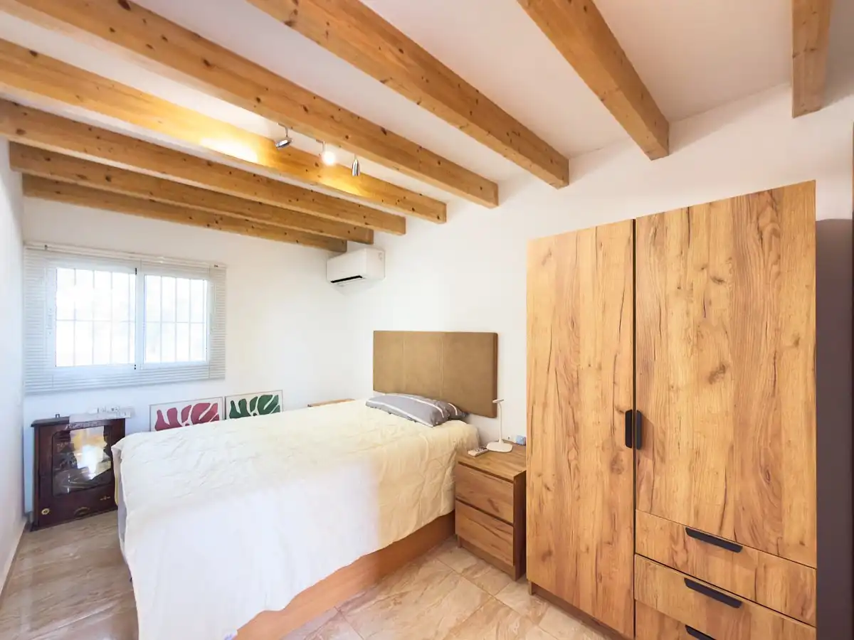 Schlafzimmer von Country house zum Verkauf in Aspe mit Klimaanlage, Heizung und Privatgarten