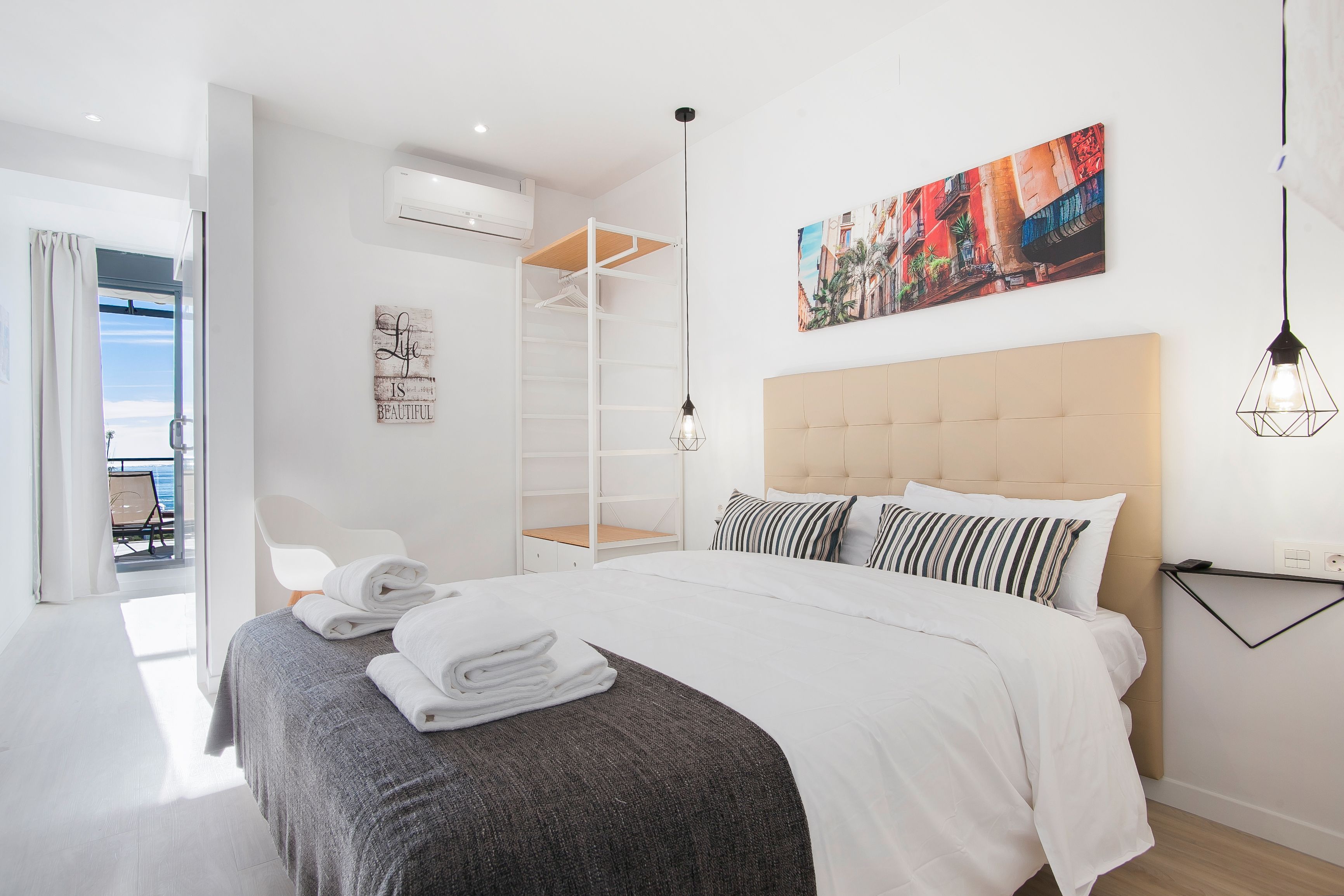 Dormitori de Apartament de lloguer en Castelldefels amb Aire condicionat, Parquet i Terrassa