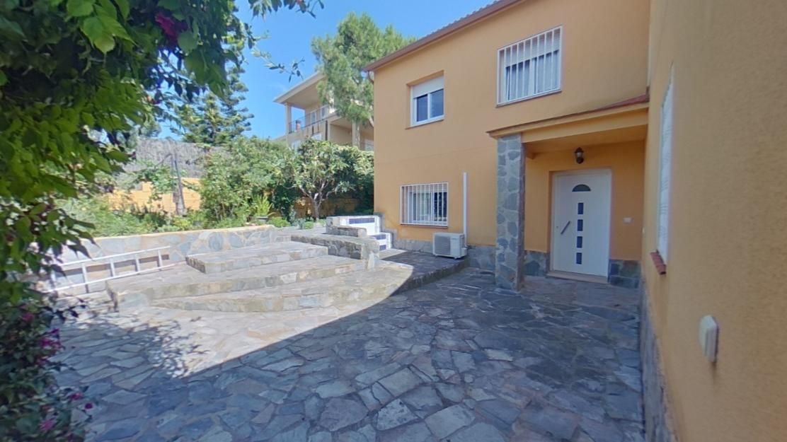 Casa o xalet en venda a Avinguda Montseny, Mas d'En Serra - Els Cards