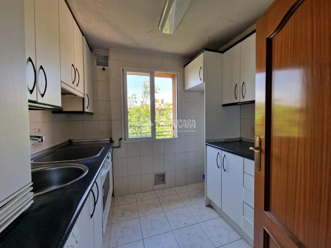 Cocina de Piso en venta en Madrid con Calefacción y Balcón