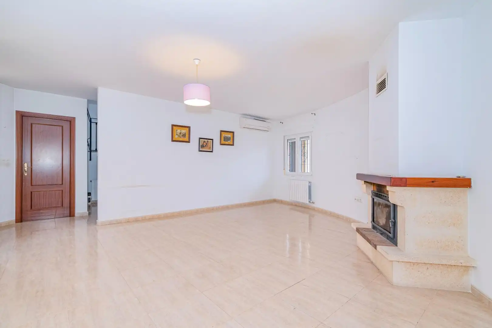 Sala de estar de Casa o chalet en venta en Atarfe con Aire acondicionado, Calefacción y Jardín privado