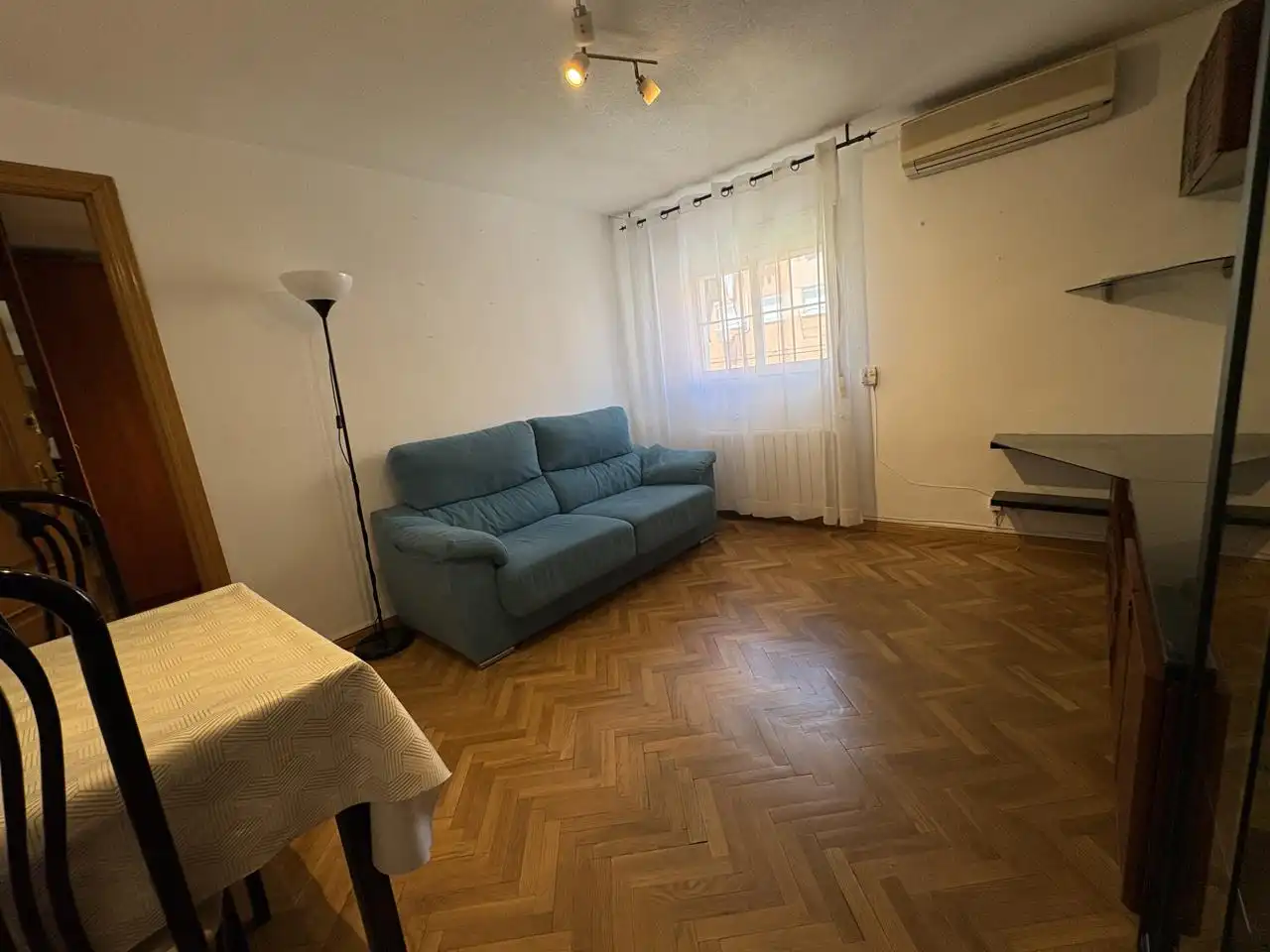 Sala d'estar de Pis en venda en Madrid amb Aire condicionat, Calefacció i Parquet