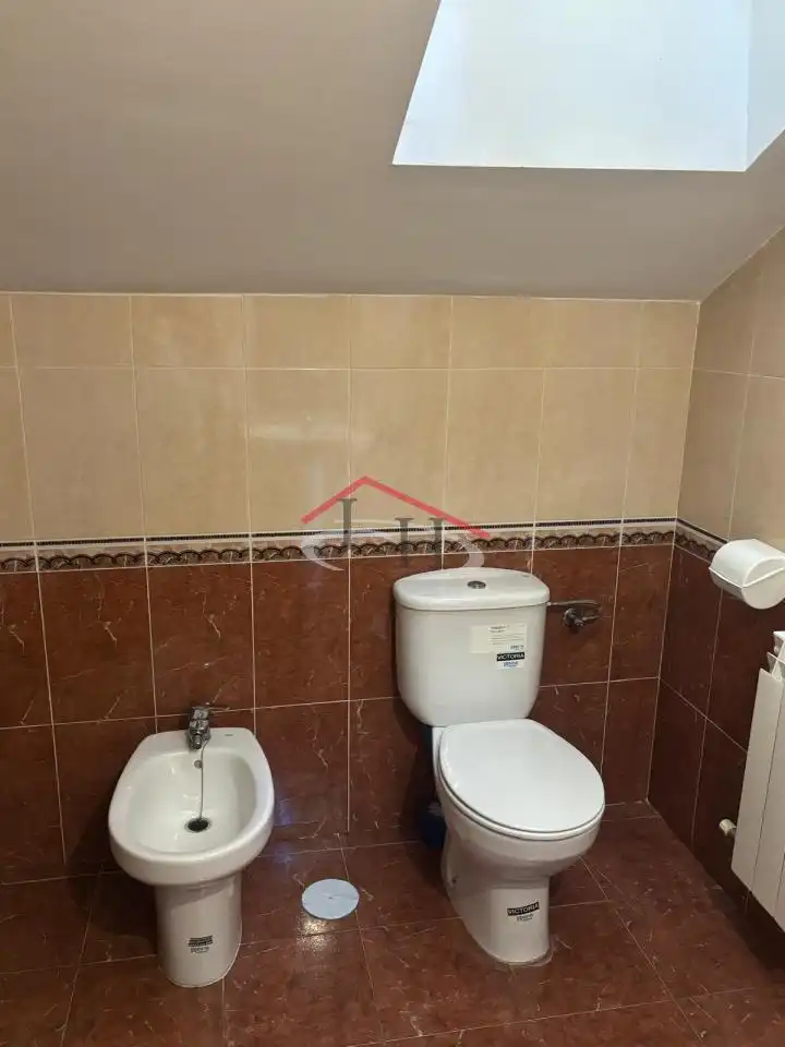 Badezimmer von Maisonette zum Verkauf in León Capital  mit Heizung, Parkett und Terrasse