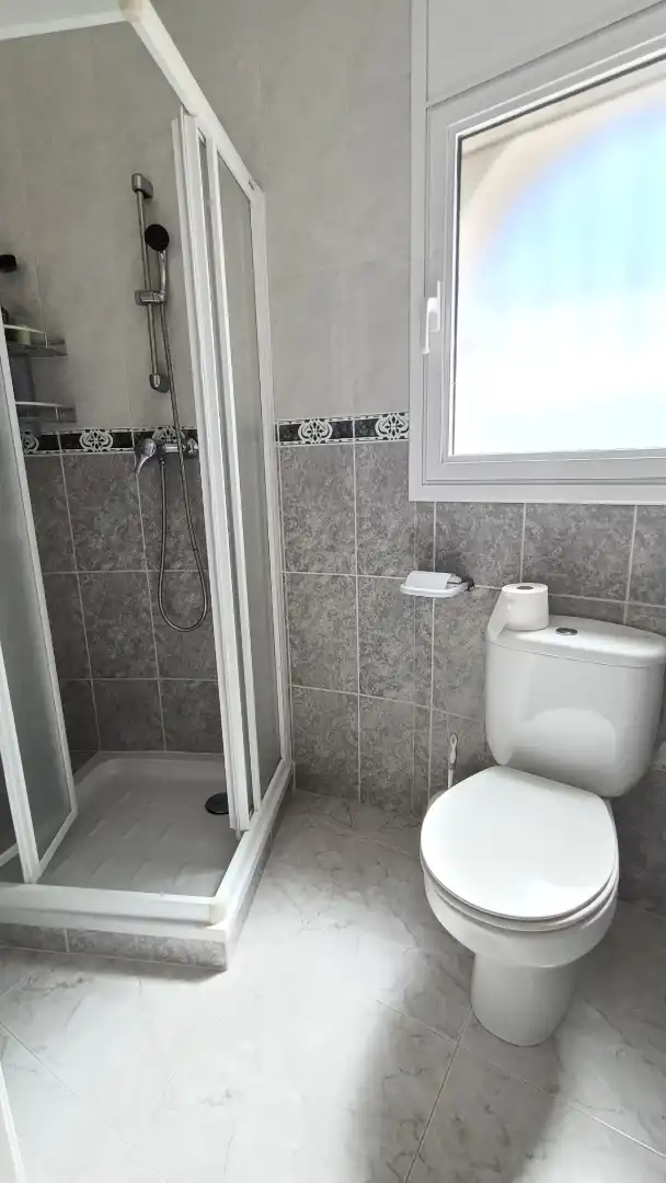 Bany de Casa o xalet en venda en Mont-roig del Camp amb Aire condicionat, Calefacció i Jardí privat