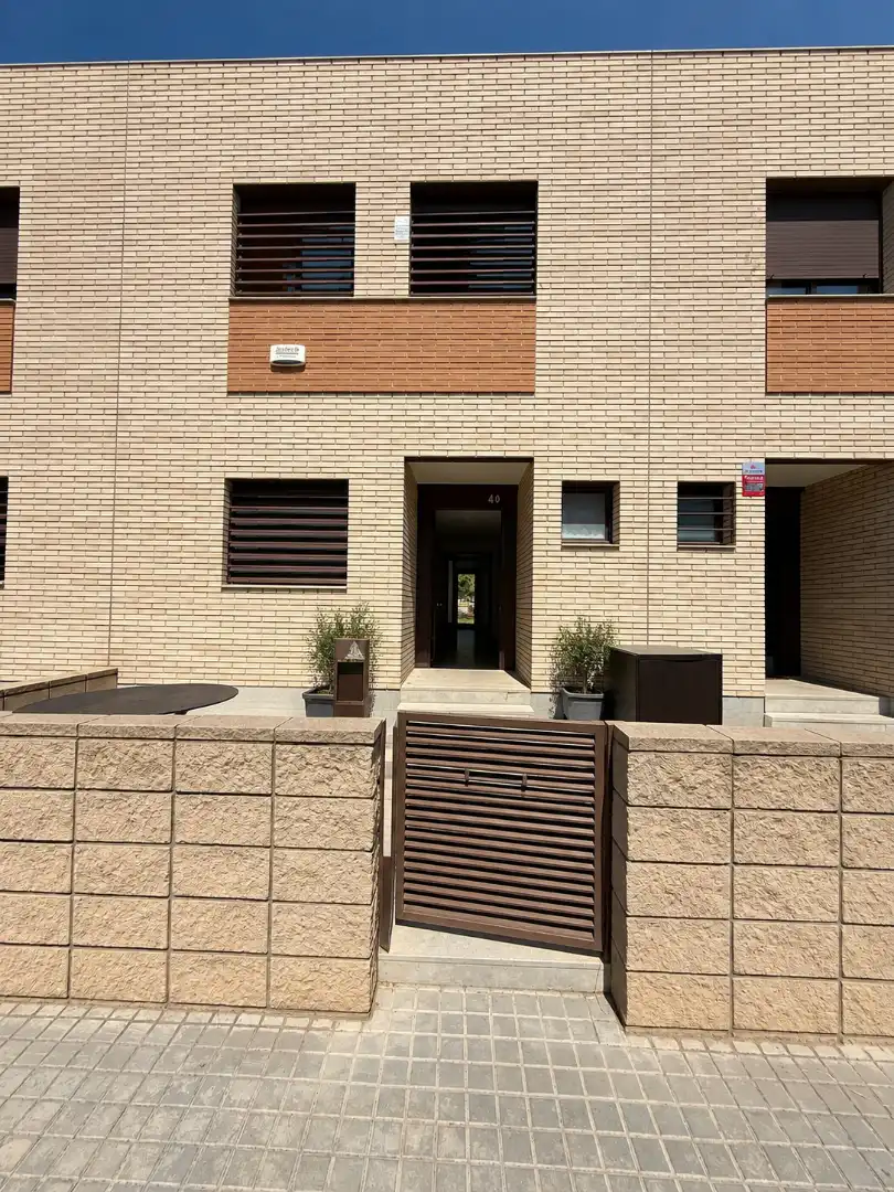 Exterior view of Houses for sale in Vilanova i la Geltrú  with Air Conditioner, Heating and Private garden