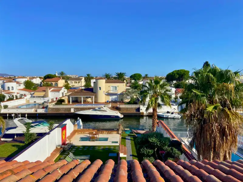 Vista exterior de Casa o chalet en venta en Empuriabrava con Aire acondicionado, Calefacción y Terraza