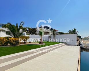 Exterior view of House or chalet for sale in Empuriabrava  with Air Conditioner, Terrace and Swimming Pool