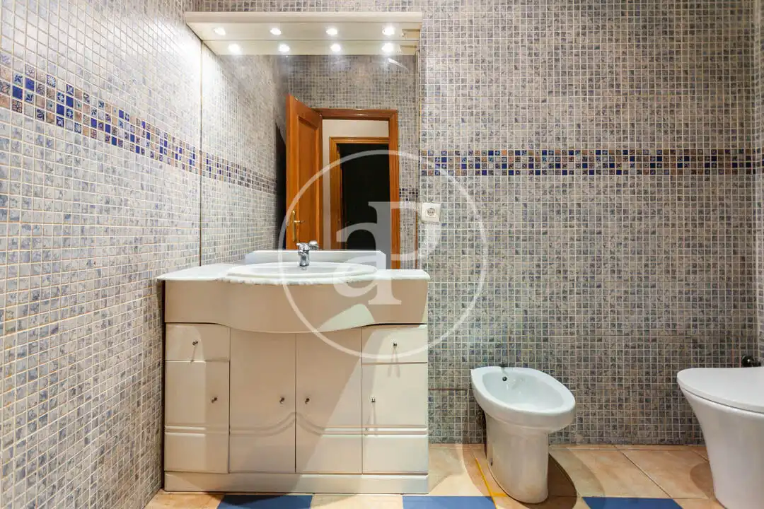 Badezimmer von Wohnung zum Verkauf in Valencia mit Klimaanlage, Heizung und Terrasse