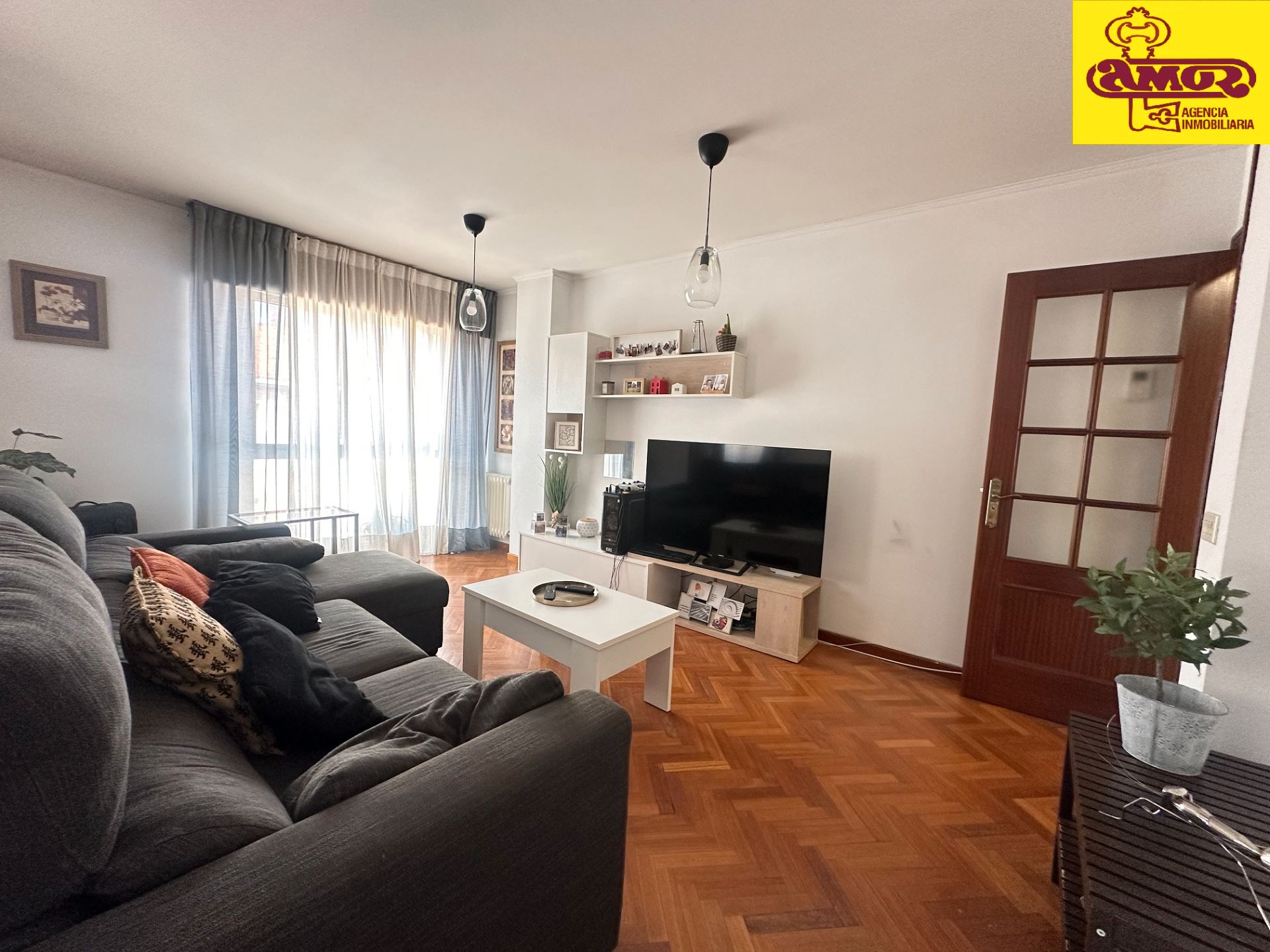 Sala d'estar de Dúplex en venda en Ames amb Calefacció i Moblat