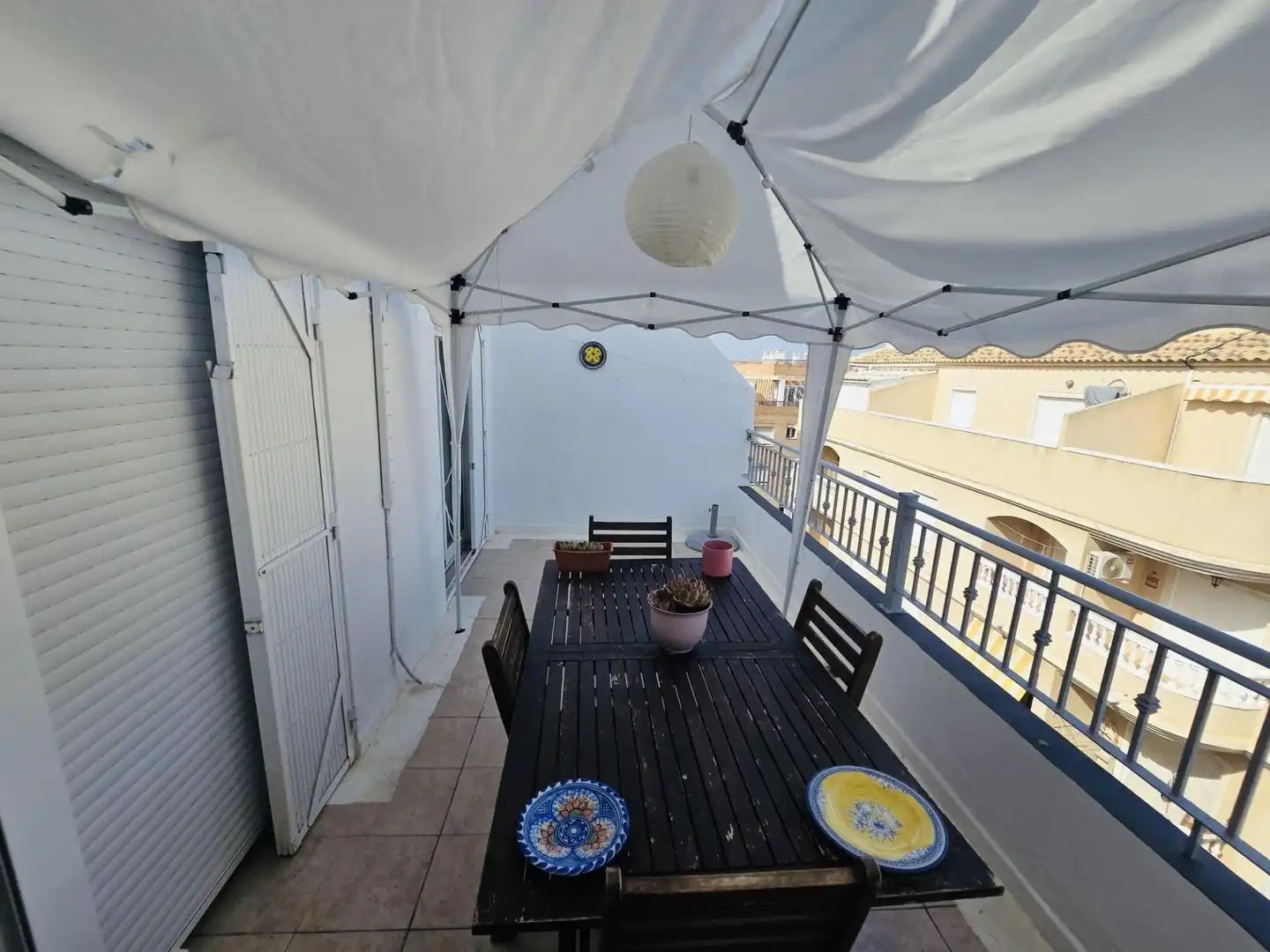 Terrasse von Wohnung zum Verkauf in Torrevieja mit Klimaanlage, Heizung und Privatgarten