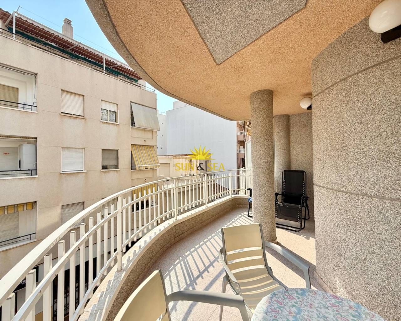 Vista exterior de Apartamento de alquiler en Torrevieja con Calefacción, Amueblado y Lavadora