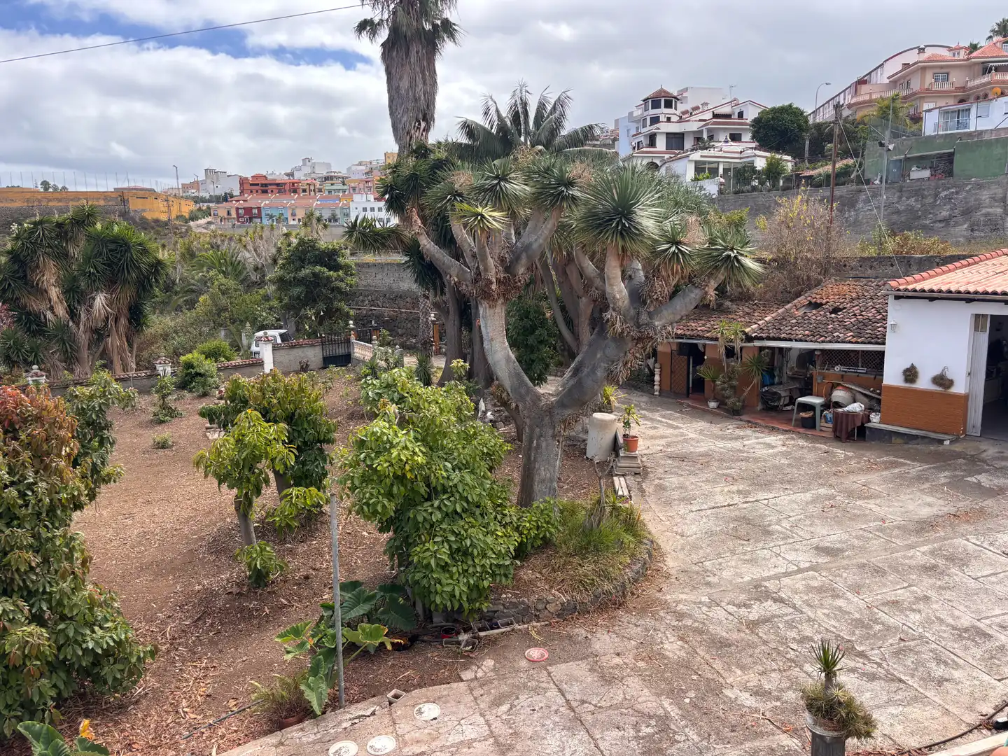 Vista exterior de Casa o xalet en venda en Icod de los Vinos amb Jardí privat, Terrassa i Traster