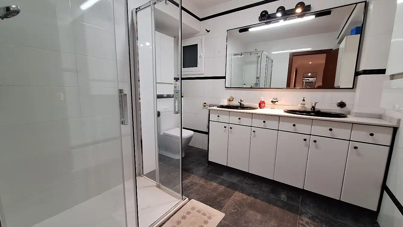 Baño de Apartamento en venta en Gandia con Aire acondicionado, Calefacción y Terraza