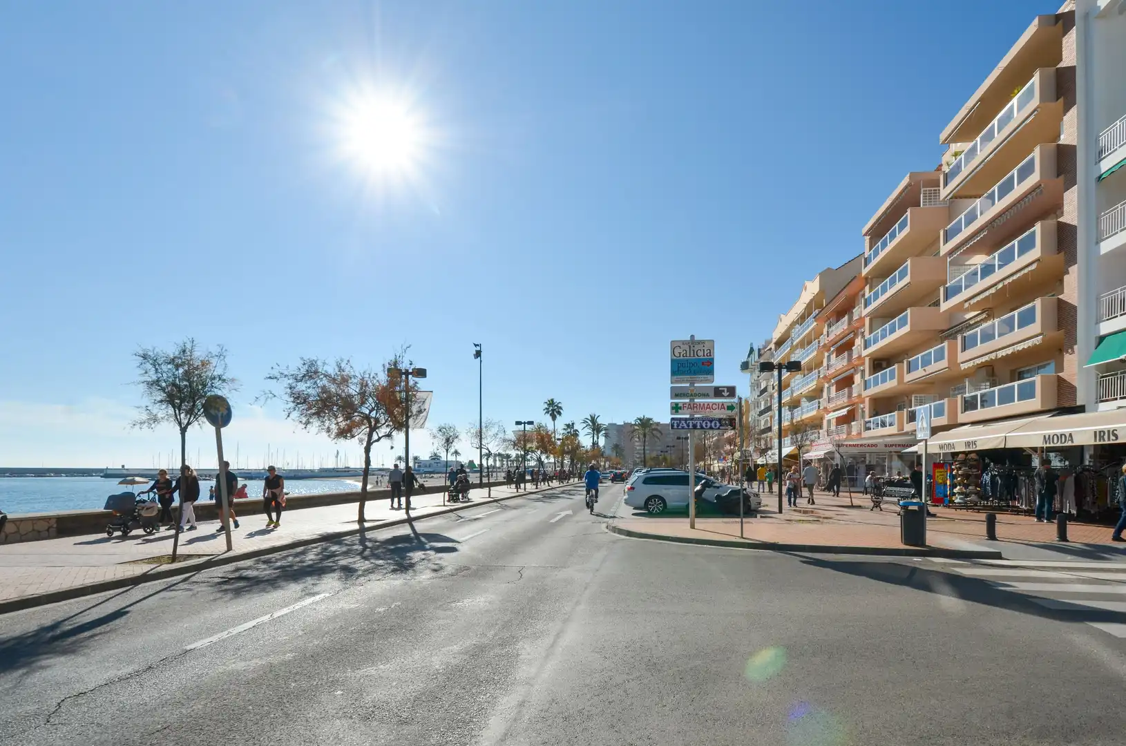 Außenansicht von Wohnung zur Miete in Fuengirola mit Klimaanlage, Heizung und Privatgarten