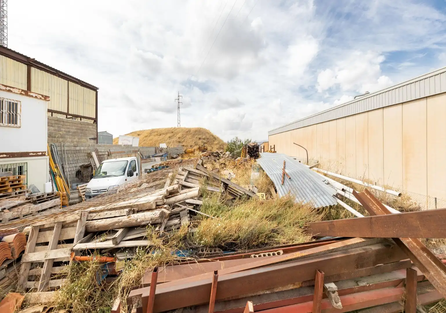 Außenansicht von Fabrik Grundstücke zum Verkauf in Barrio de la Vega