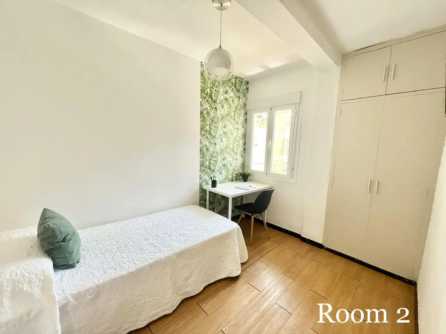 Bedroom of Flat for share in Sevilla  with Air Conditioner, Furnished and Washing machine