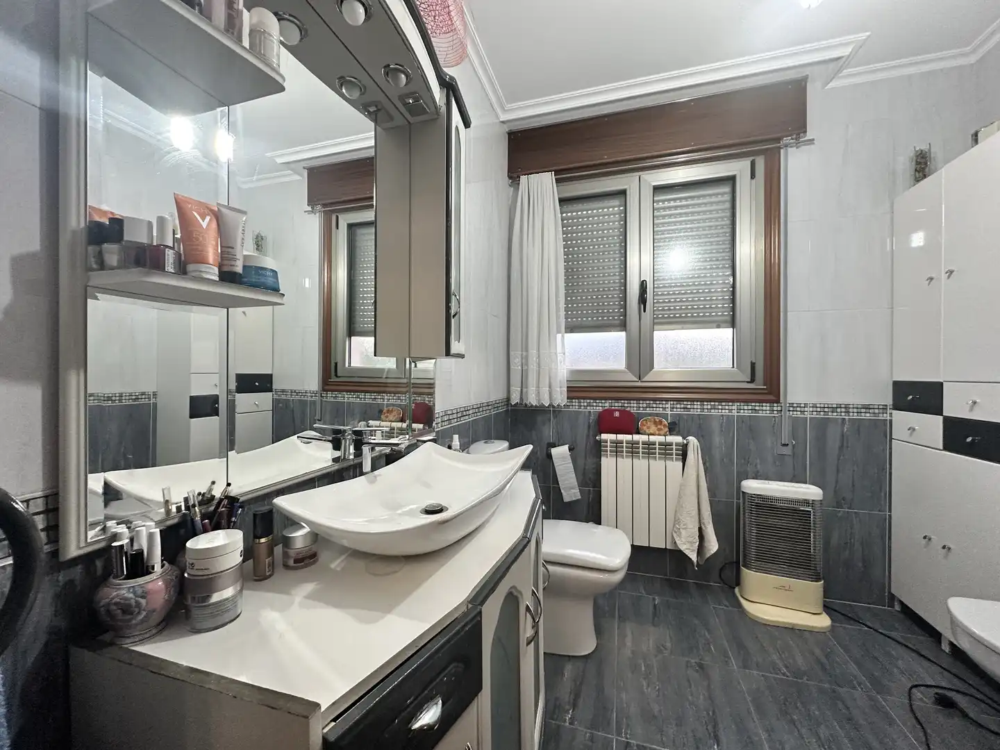 Baño de Casa o chalet en venta en O Carballiño   con Calefacción, Jardín privado y Parquet