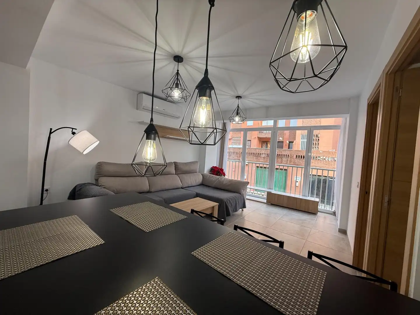 Sala d'estar de Pis de lloguer en Almería amb Aire condicionat i Moblat