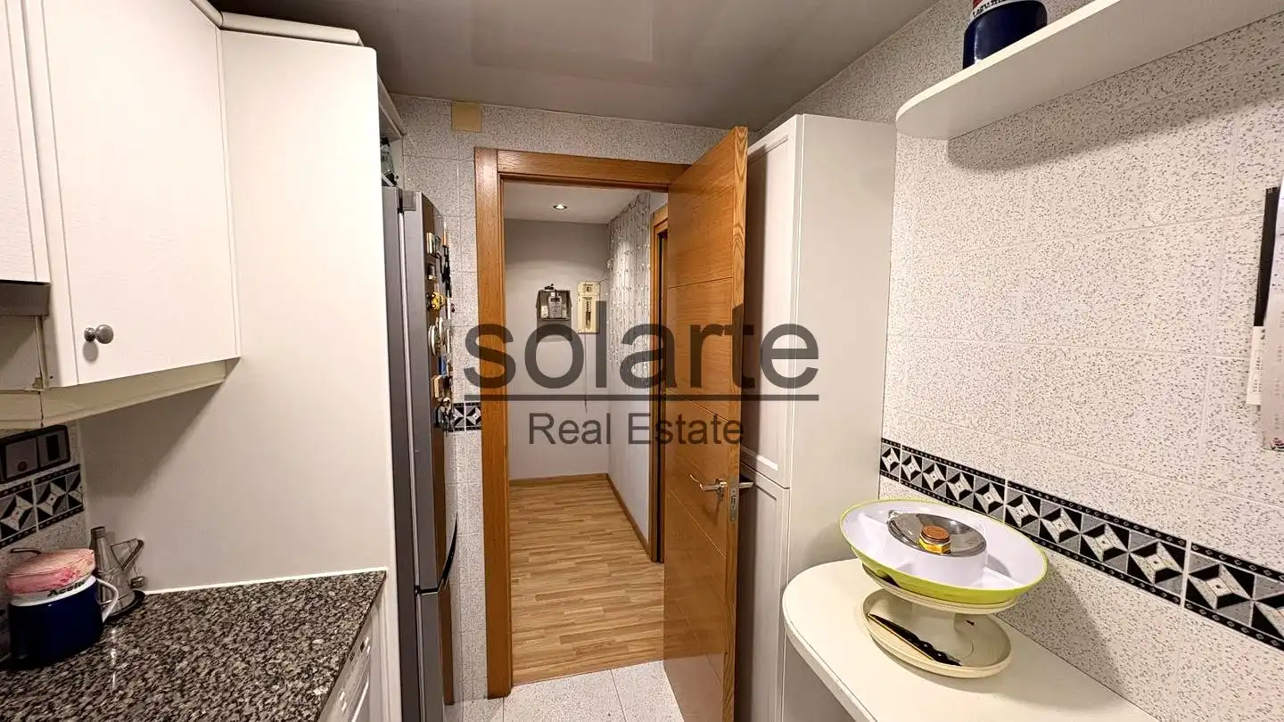 Cocina de Piso en venta en L'Hospitalet de Llobregat con Aire acondicionado y Parquet