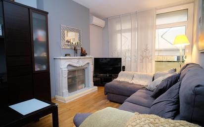 Living room of Flat for sale in  Barcelona Capital  with Heating and Balcony