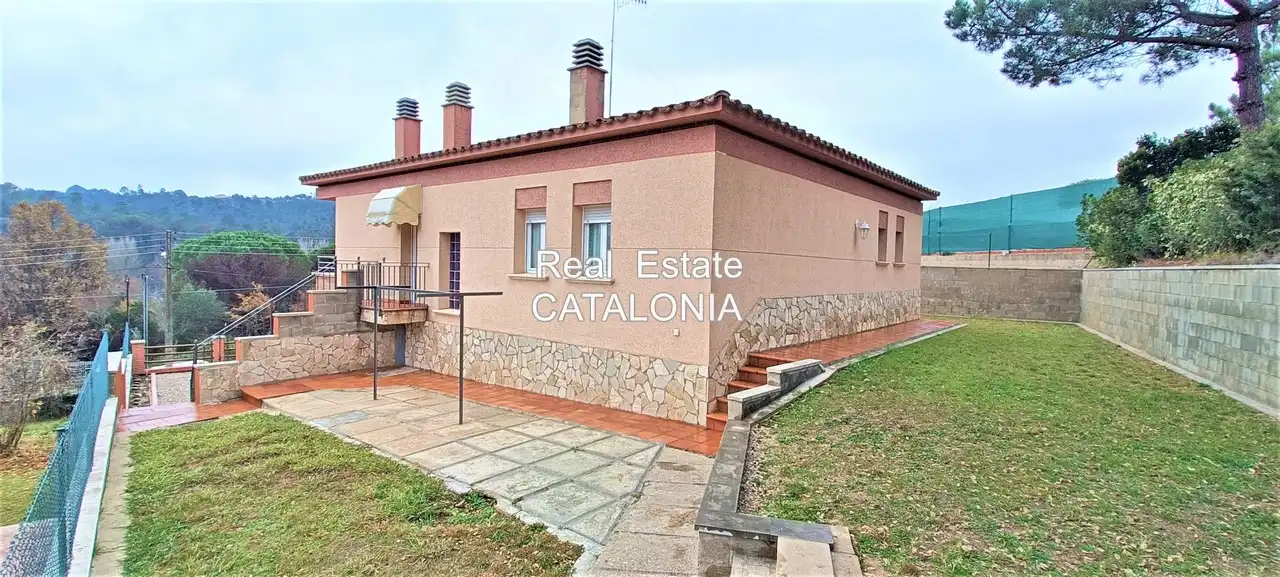 Vista exterior de Casa o xalet en venda en Lloret de Mar amb Calefacció, Jardí privat i Terrassa