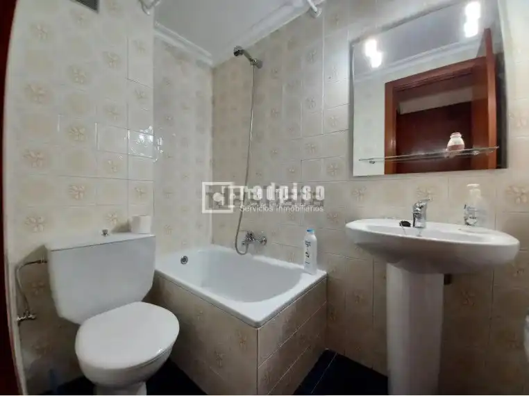 Baño de Piso de alquiler en Málaga con Terraza y Amueblado