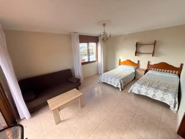 Dormitori de Casa o xalet en venda en Sanxenxo amb Jardí privat, Terrassa i Moblat