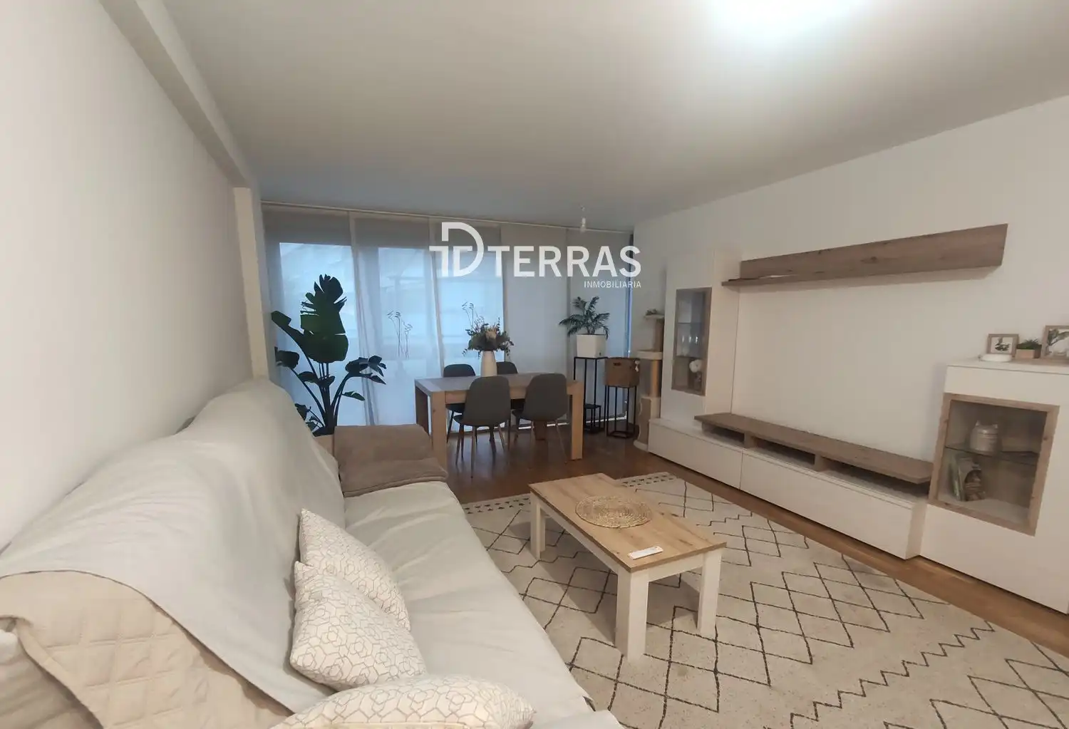 Sala de estar de Piso en venta en Pontevedra Capital  con Terraza, Trastero y Amueblado