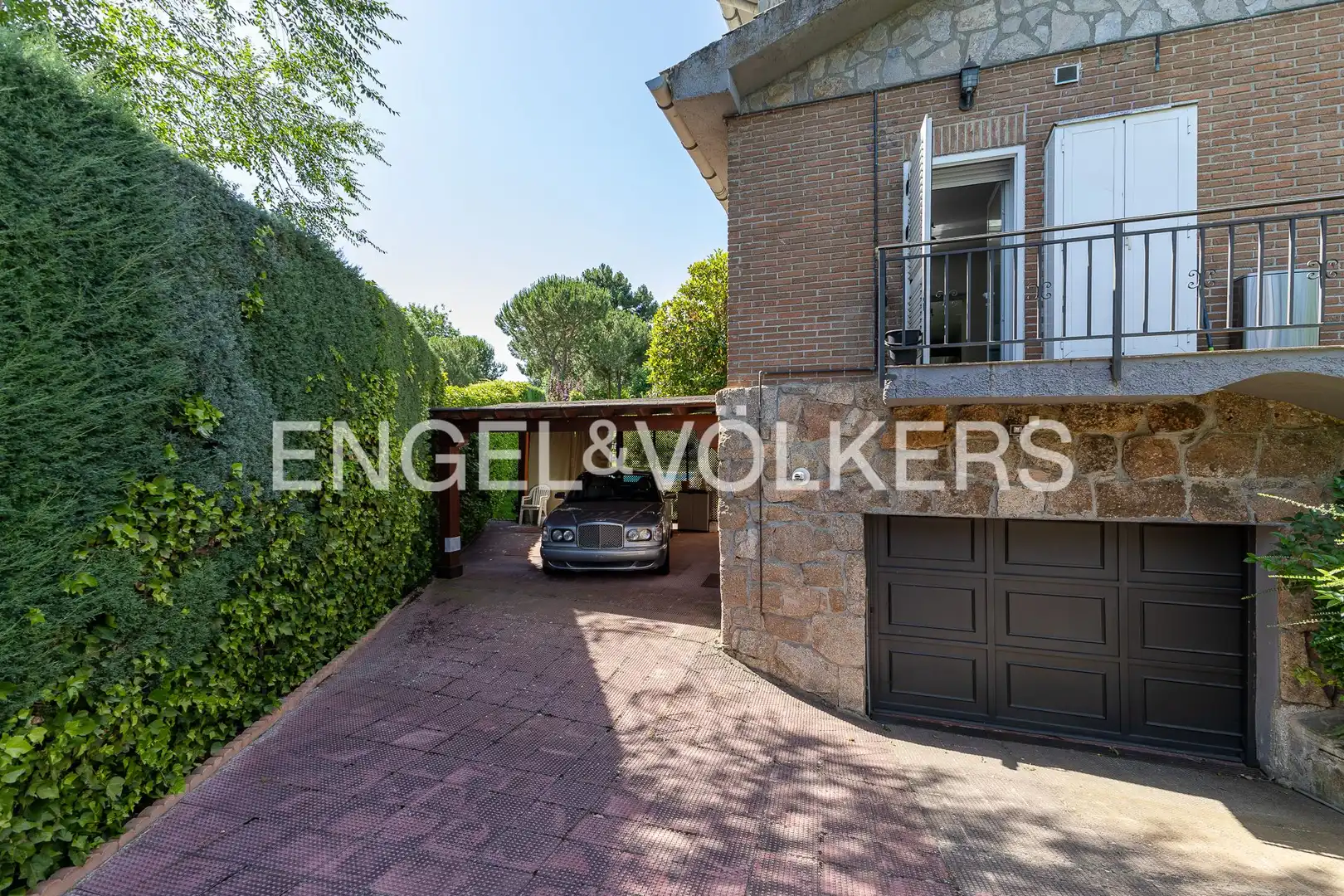 Exterior view of Houses for sale in Majadahonda  with Air Conditioner, Heating and Private garden