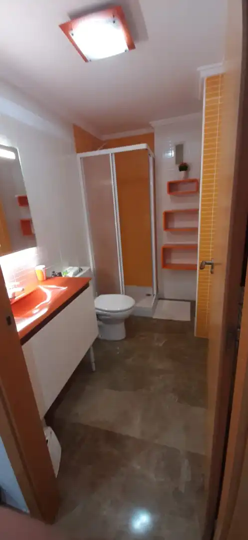 Baño de Piso en venta en Oliva con Balcón