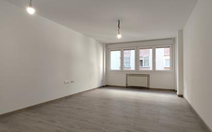 Sala d'estar de Pis en venda en  Logroño amb Calefacció i Terrassa