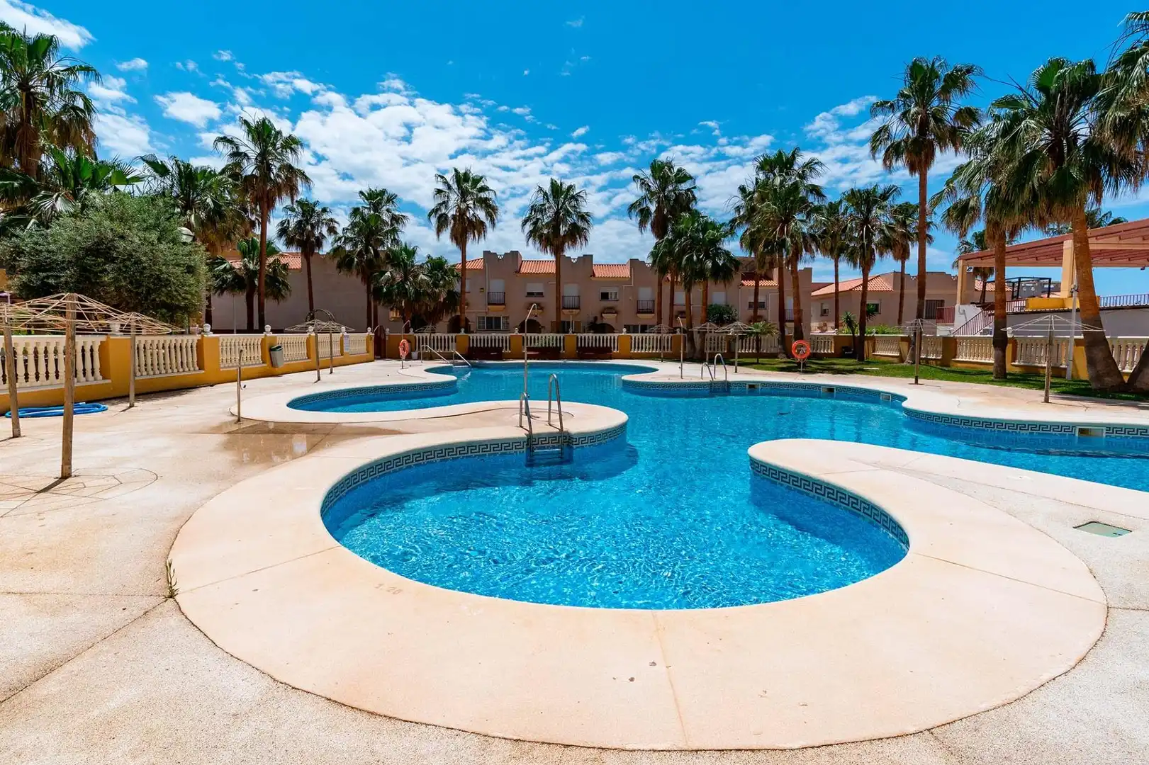 Piscina de Pis en venda en El Ejido amb Terrassa, Moblat i Piscina comunitària