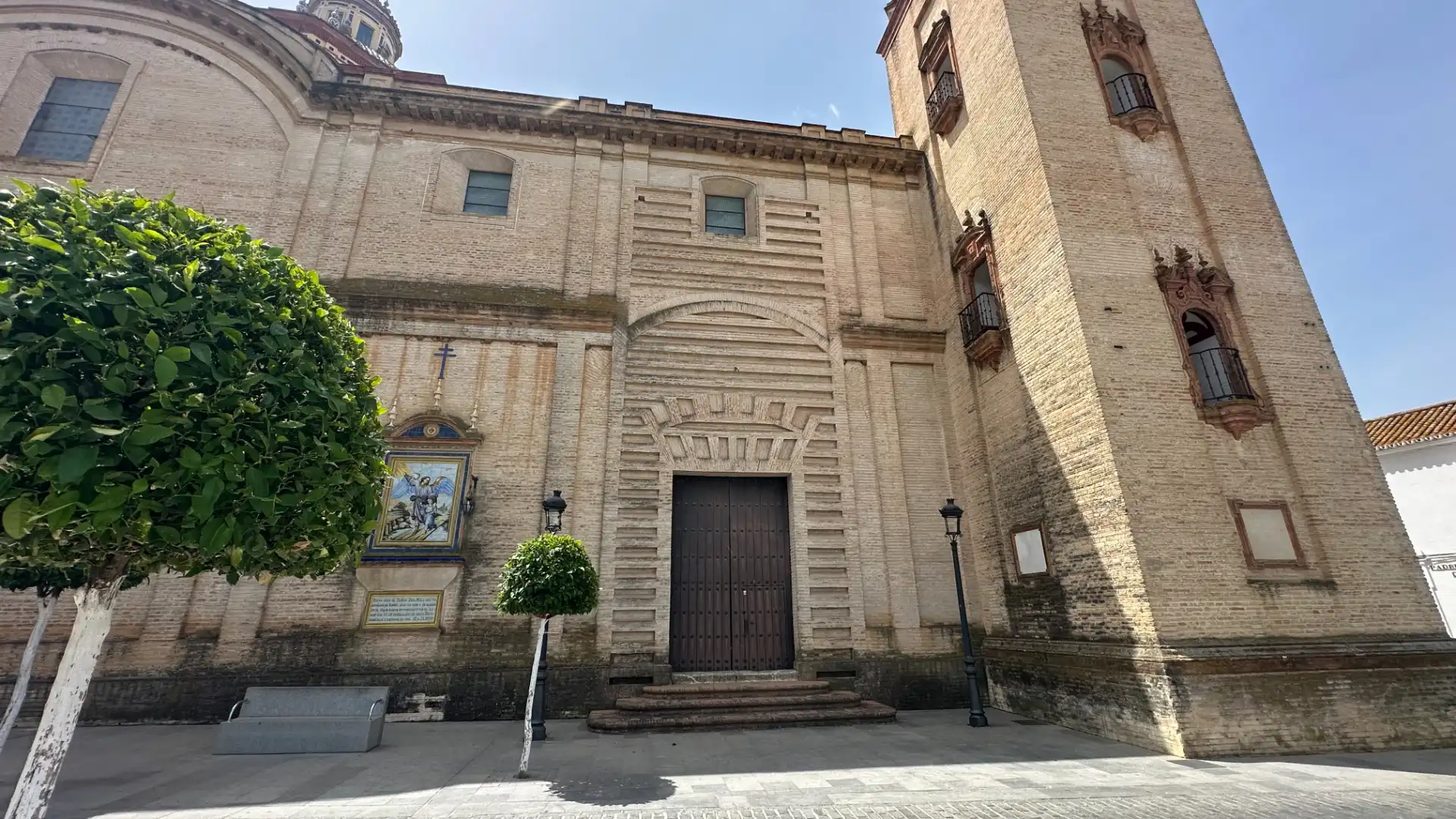 Vista exterior de Casa o xalet en venda en Umbrete amb Terrassa, Traster i Piscina