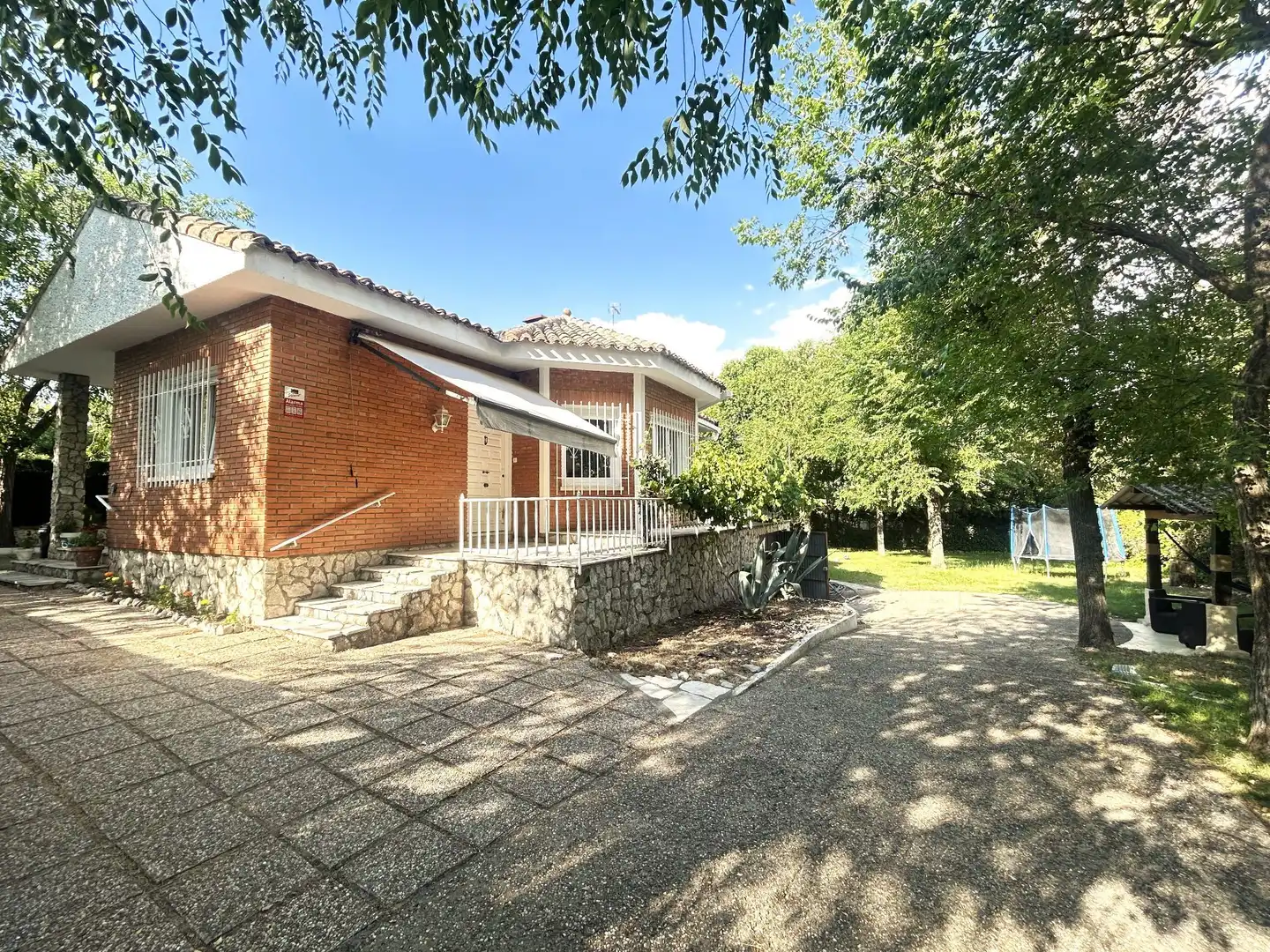 Vista exterior de Casa o chalet de alquiler en Tudela de Duero con Calefacción, Jardín privado y Amueblado