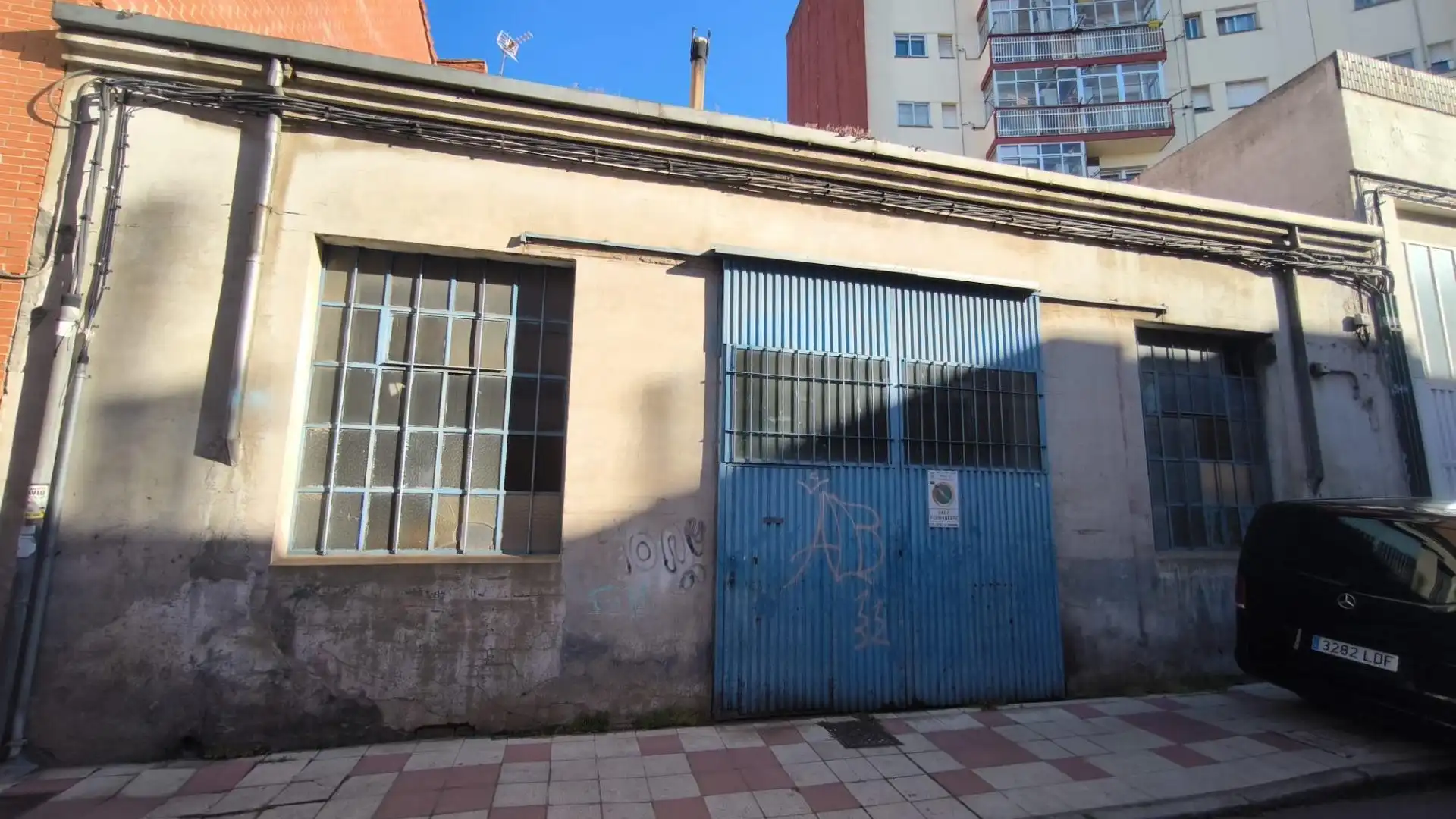 Außenansicht von Fabrikhallen zum Verkauf in León Capital 