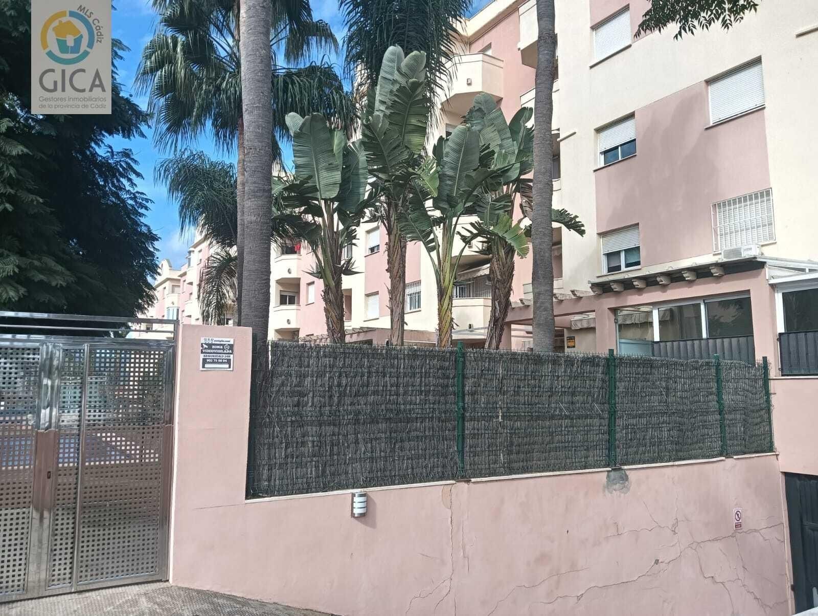 Vista exterior de Piso en venta en Algeciras con Aire acondicionado, Balcón y Piscina comunitaria
