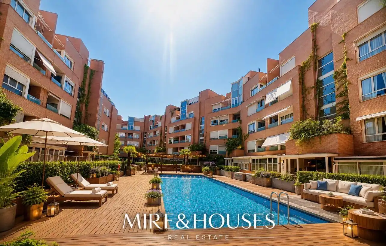 Vista exterior de Ático en venta en La Moraleja con Aire acondicionado, Calefacción y Jardín privado
