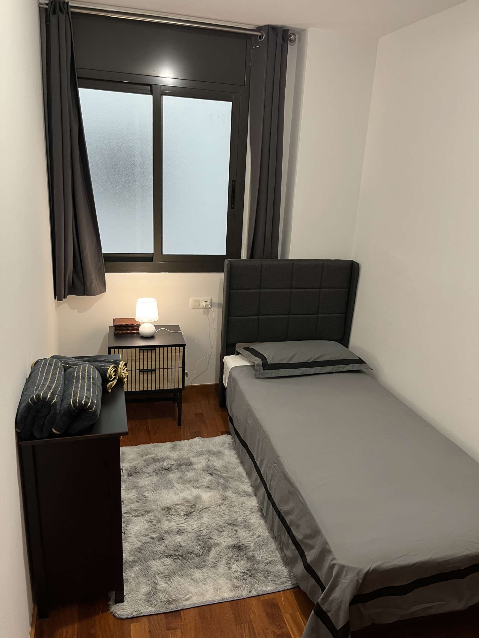 Bedroom of Flat to share in  Barcelona Capital  with Air Conditioner, Heating and Terrace