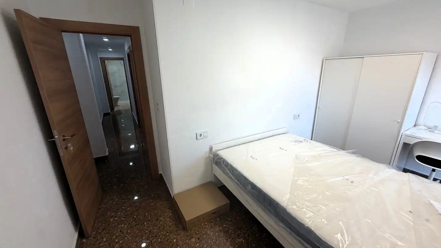 Bedroom of Flat for rent in Valencia  with Air Conditioner, Terrace and Furnished