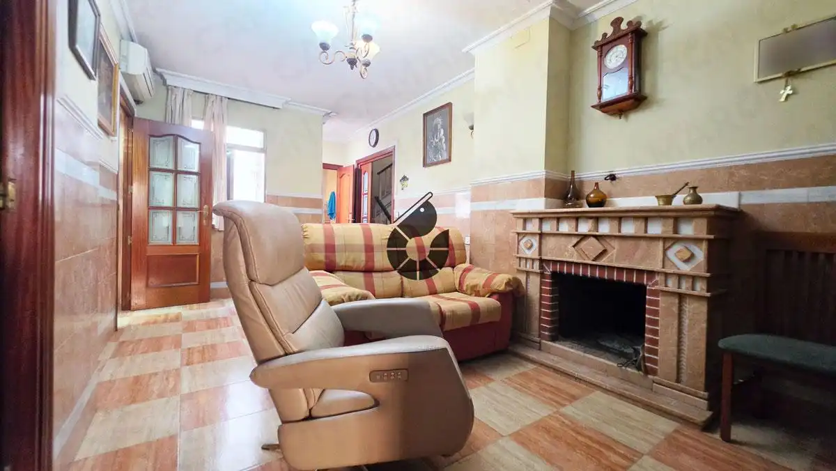 Sala d'estar de Casa adosada en venda en Coria del Río amb Terrassa i Traster