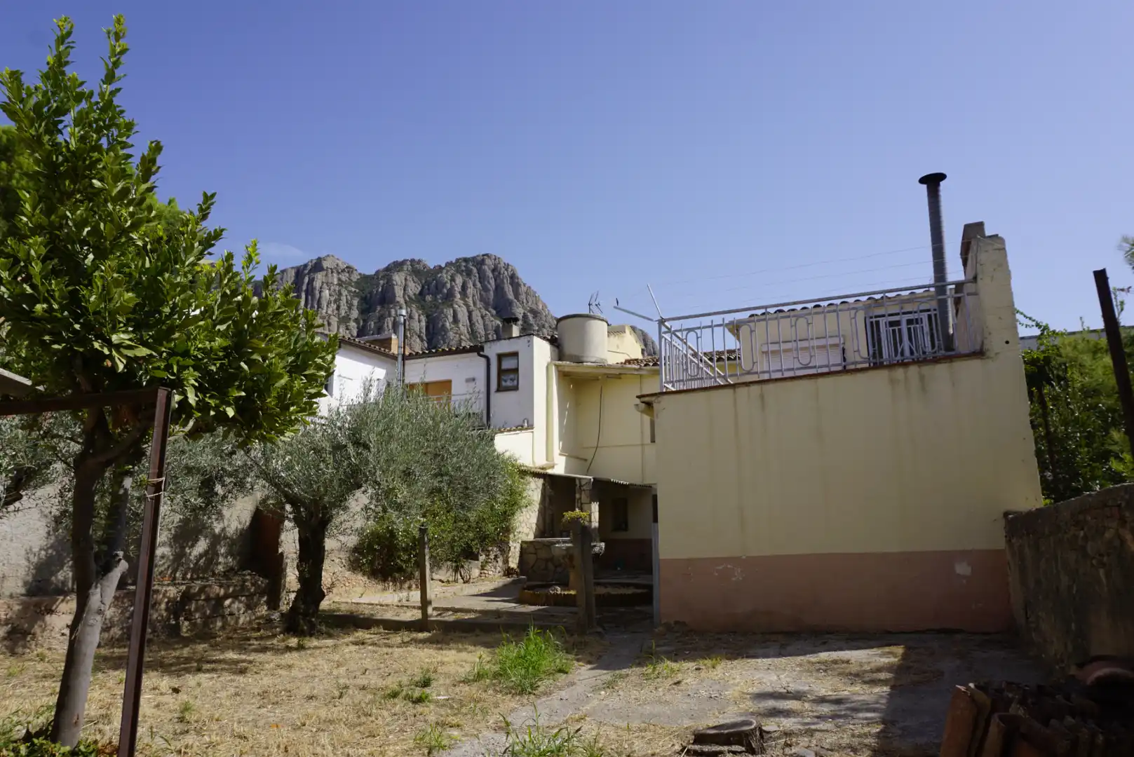Vista exterior de Casa adosada en venda en Collbató amb Aire condicionat, Calefacció i Jardí privat