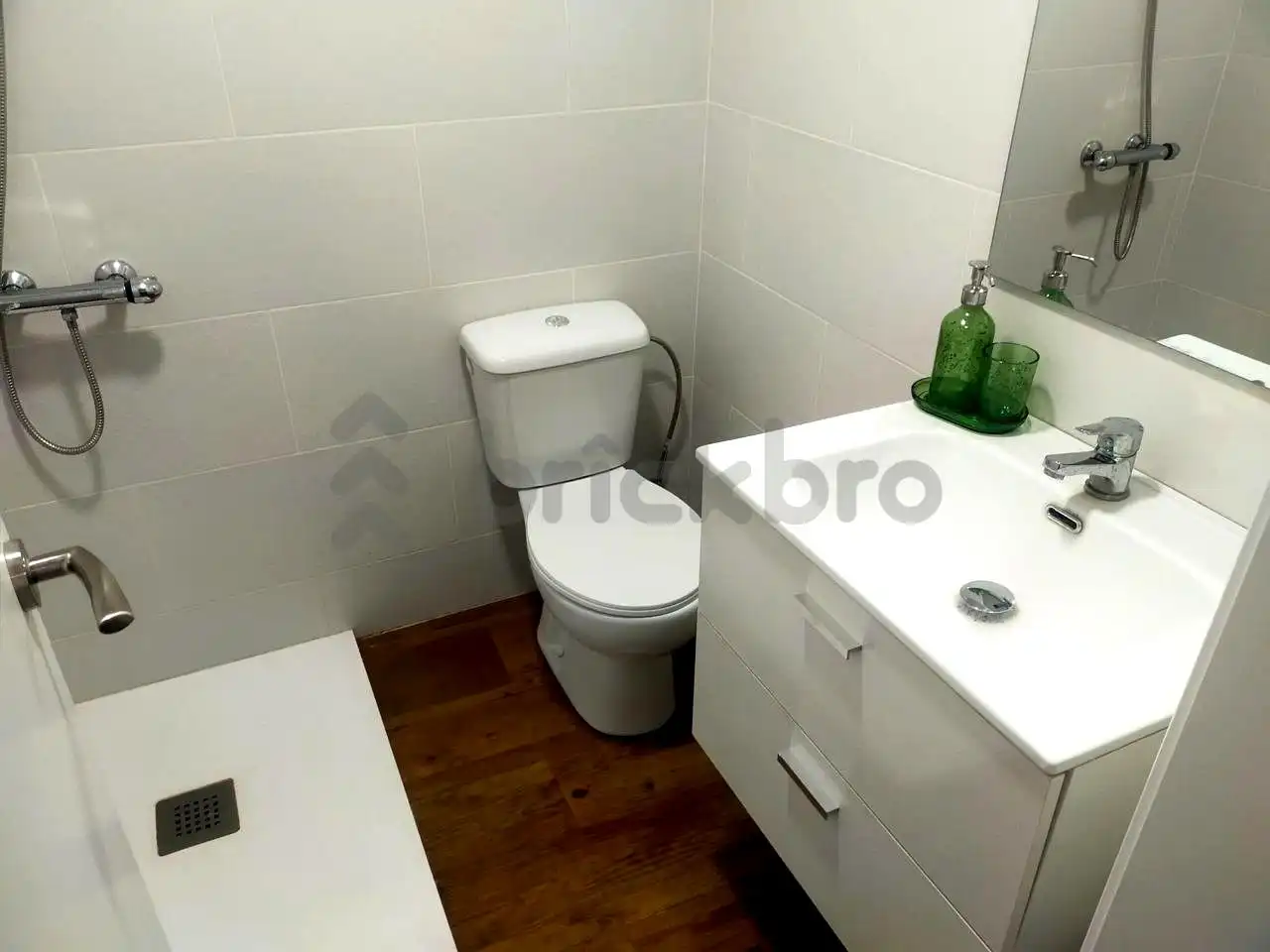 Bany de Planta baixa en venda en Badalona amb Traster