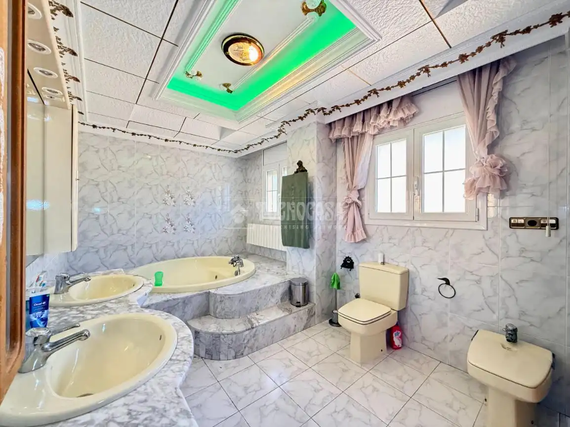 Baño de Casa o chalet en venta en Canyelles con Terraza y Piscina