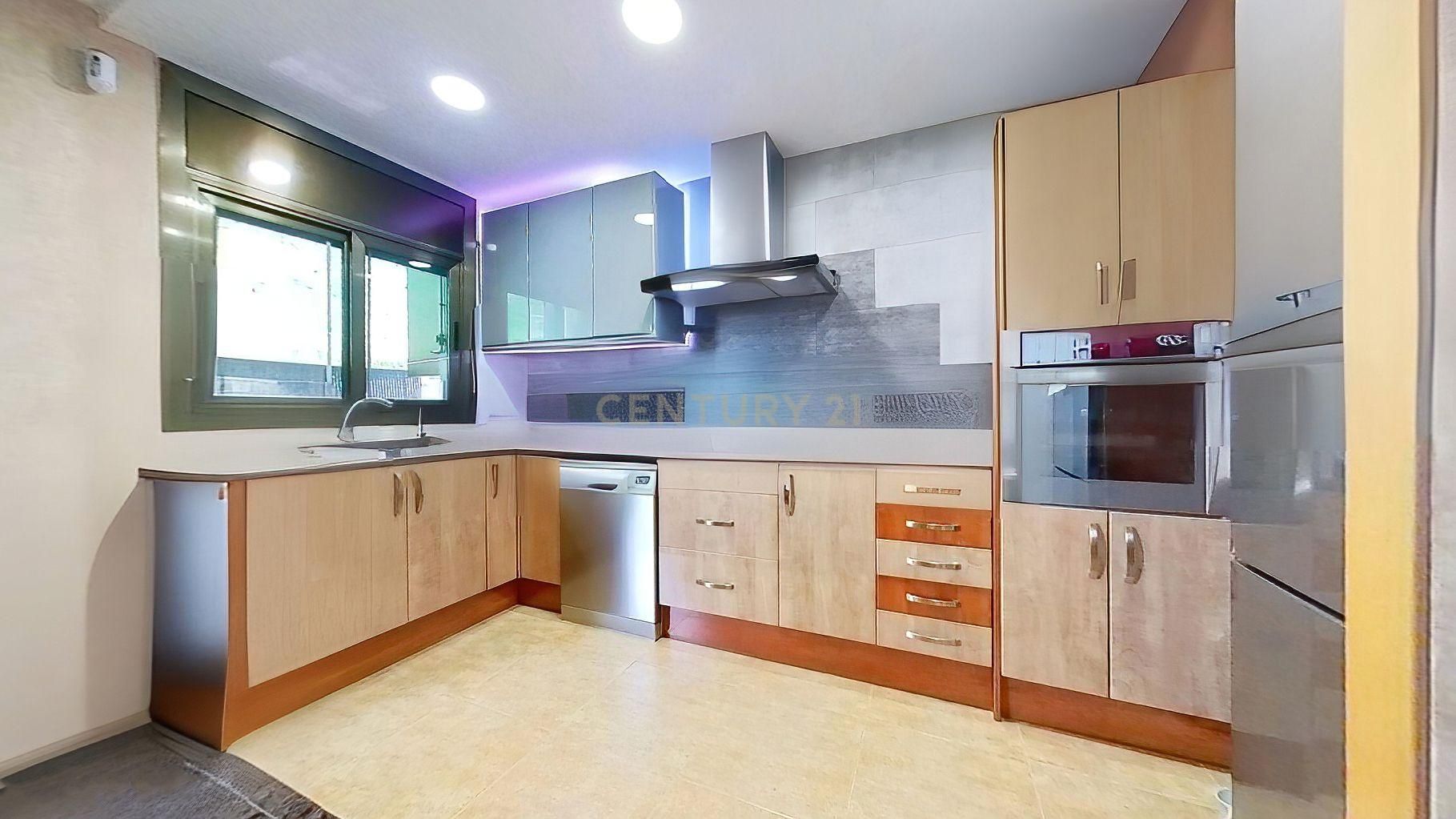 Kitchen of Apartment for sale in Sabadell