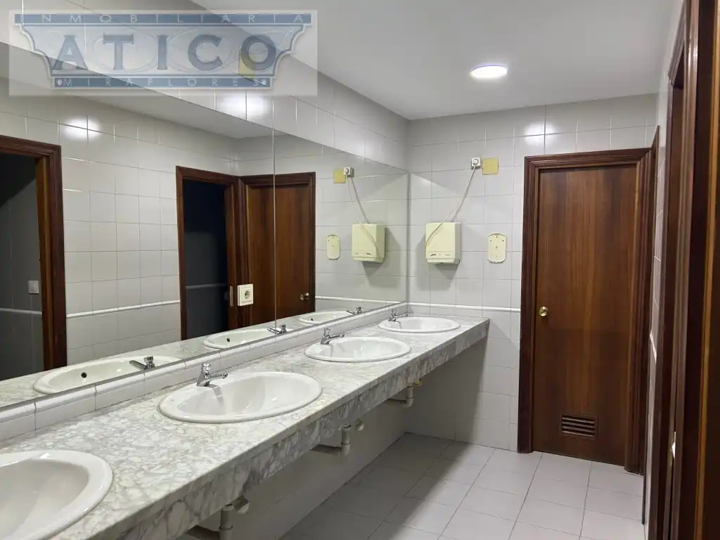 Bathroom of Office for sale in Sevilla