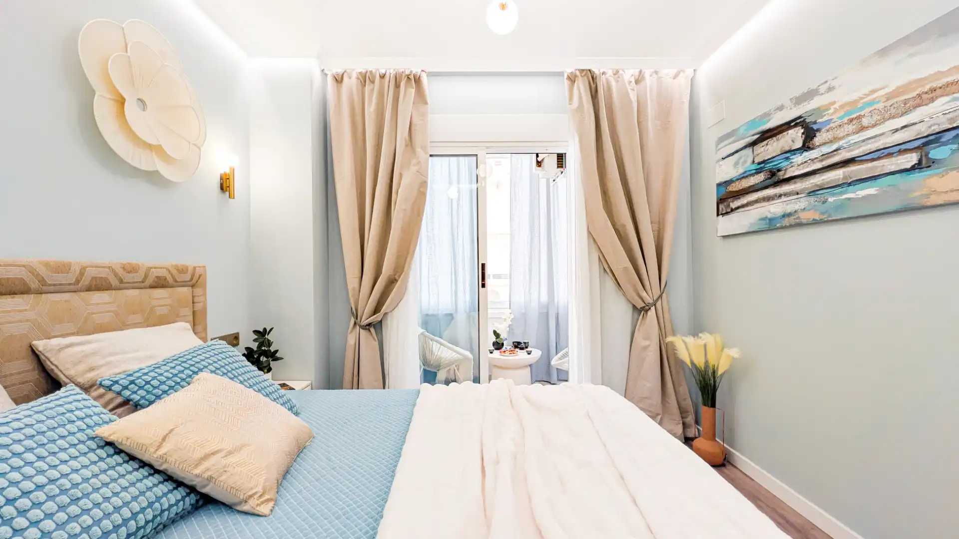 Habitación de Apartamento en venta en Torrevieja con Aire acondicionado, Terraza y Amueblado